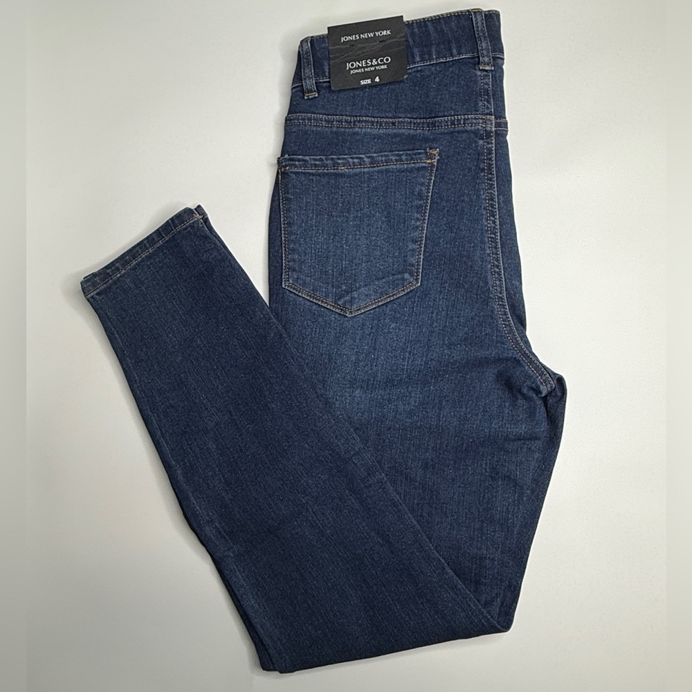 JONES NEW YORK - NWT High Waisted Jeans. Size 4